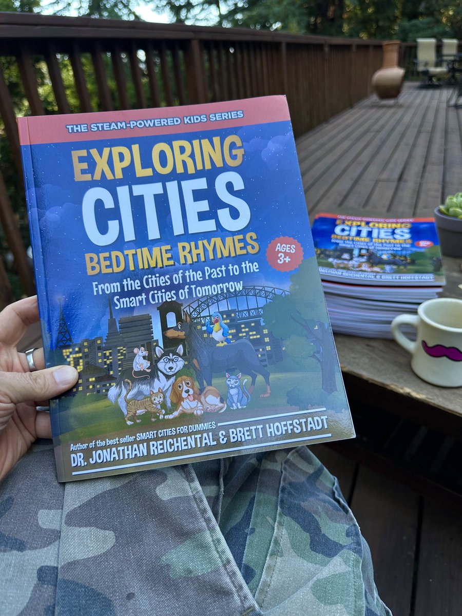 nickisnpdx's tweet photo. shoutout to @Reichental for this stack of books to gift to some awesome #pinksocks school teachers! 🎁🌍💖😊 #pinksocksedu 👊 made with love! https://t.co/Fi63P8XDl0