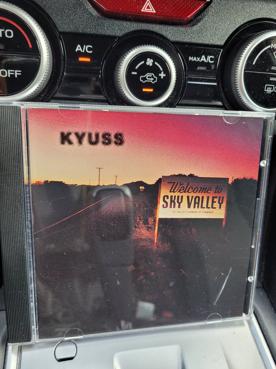 'Welcome to Sky Valley' folks!. Kyuss killing it on this epic 1994 album🎸
#KyussBand #desertrock
#heavymetal #stonerrock
#BlackSabbath #QOTSA
