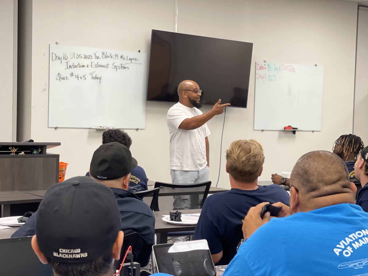 Legintv's tweet photo. THANK YOU CHICAGO for having me ππΎ @AviationAIM puts priority on studentβs success in life, so they brought me to speak about VALUE + PURPOSE & share my story. A GREAT honor π until next time π₯³ #GodisIconic #speaker #rapper https://t.co/p4tlEFjFqw