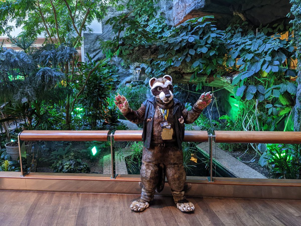 Last 2 days @eurofurence my husband got a backstage tour and meet&greet with the GOH. I gave him my coyote puppet Jörg Schlawenski for the backstage tour. While he was at GOH I was suiting with my ferret suit Fuzzy Ferretti + photoshoot + group photo. So much fun! #Eurofurence27
