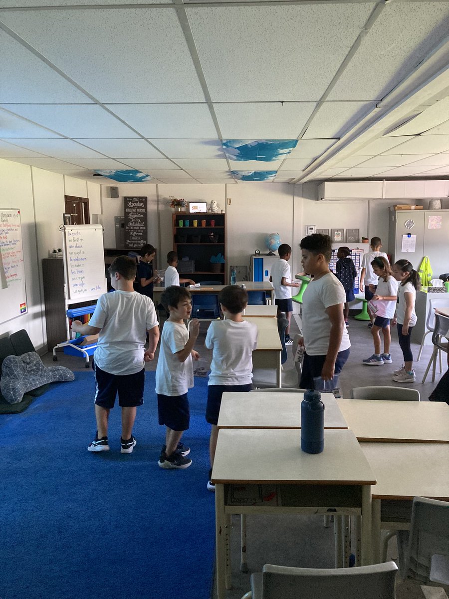 MmeDuvalFSL's tweet photo. On s’amuse en 3e année! We had fun today reviewing some important vocabulary for around the classroom. Students had fun singing along to songs and working in pairs to label the classroom. We finished off with writing a few sentences en français! @MsTegano @StAugustineOCSB https://t.co/rMMlSvT3MP