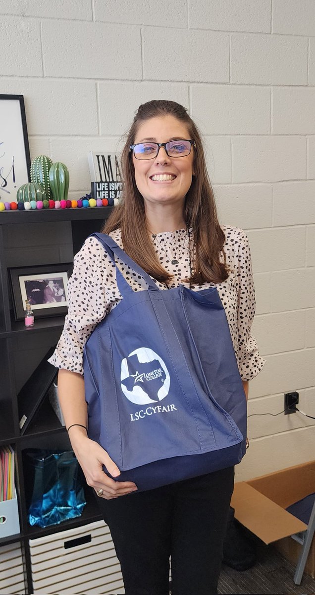 MrsMSuarez's tweet photo. Spent the day making sure our @CypressParkHS Dual Credit Tigers are set for the year! Many thanks to @LSCCyFair for the swag for our DC teachers! @CyParkCCS https://t.co/knIVs5JA4M