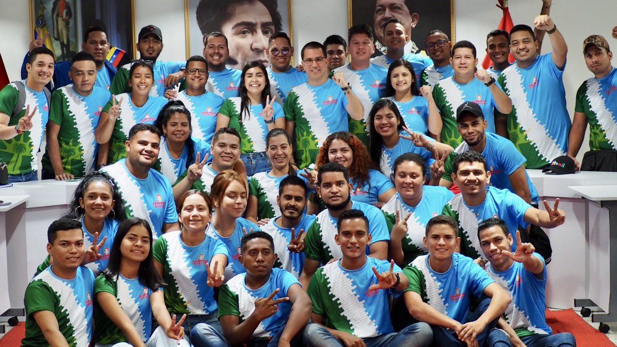 SoyPsuvBarinas's tweet photo. #AsíLoDijo 🗣️ Maryuri Moreno desde el encuentro de la @barinas_jpsuv en el @PartidoPSUV: 

“Acá está un batallón de jóvenes que están dispuestos a darlo todo por la Patria, estamos más que claros y confiados en la Revolución, somos jóvenes comprometidos”.

#EmprendeEnVenezuela https://t.co/9QCWR92auK