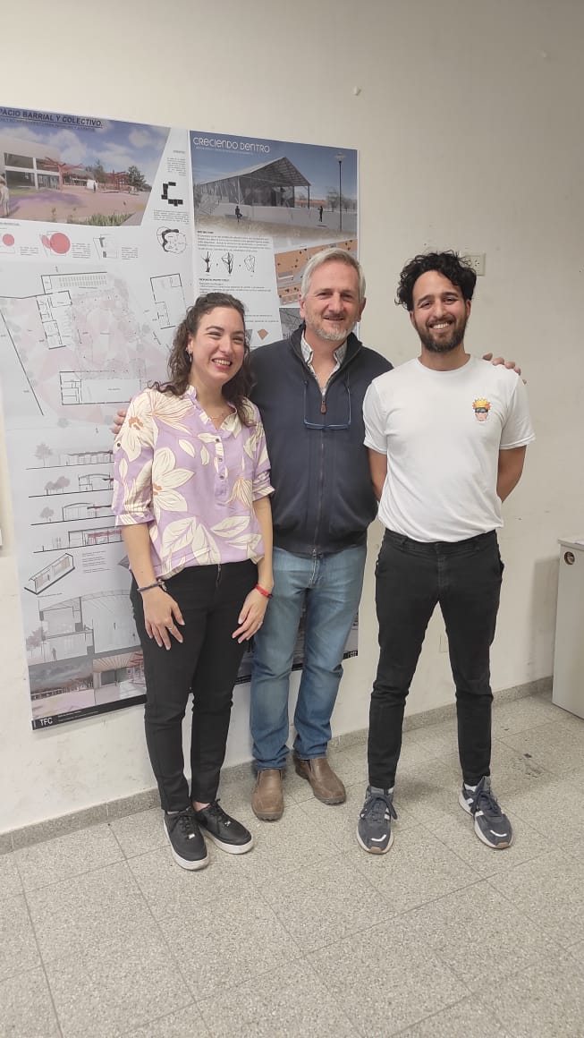 unrnvalle's tweet photo. #OrgulloUNRN | 👩🎓👨🎓Nuevas graduadas de la carrera #DiseñoDeInterioresYMobiliario de la #UNRN
📍 Se trata de:
🎓 Lourdes González Rouco, con su proyecto denominado Un Espacio Barrial y Colectivo, desarrollado en el predio de la ex Arenera Alto Valle https://t.co/XV5ruCWwhD