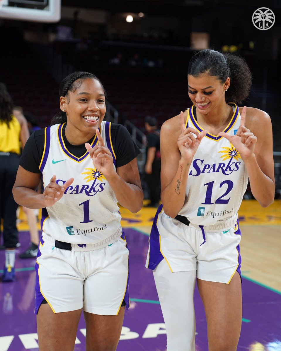 LASparks's tweet image. A little behind-the-scenes TikTok action. 👀📲 

@zia_cooke x @Raehoops