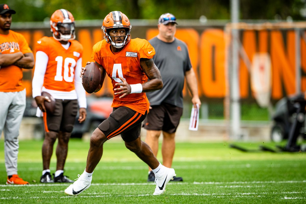 few more sleeps til football szn

📸: brow.nz/w1pp