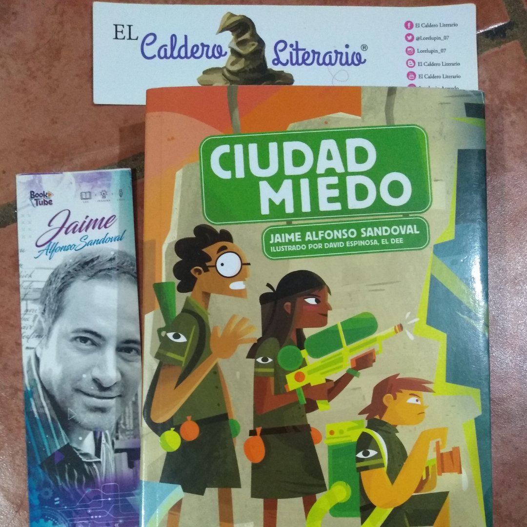 Lorelupin_07's tweet photo. Ustedes saben que @jaimealfonsos es uno de mis escritores favoritos y en el #ClubCaldero y lo escogimos como autor del mes de #AutoresMexicanos y yo escogí este libro que tengo pendiente desde la última FIL de Guadalajara... https://t.co/gAKpuDZRgl