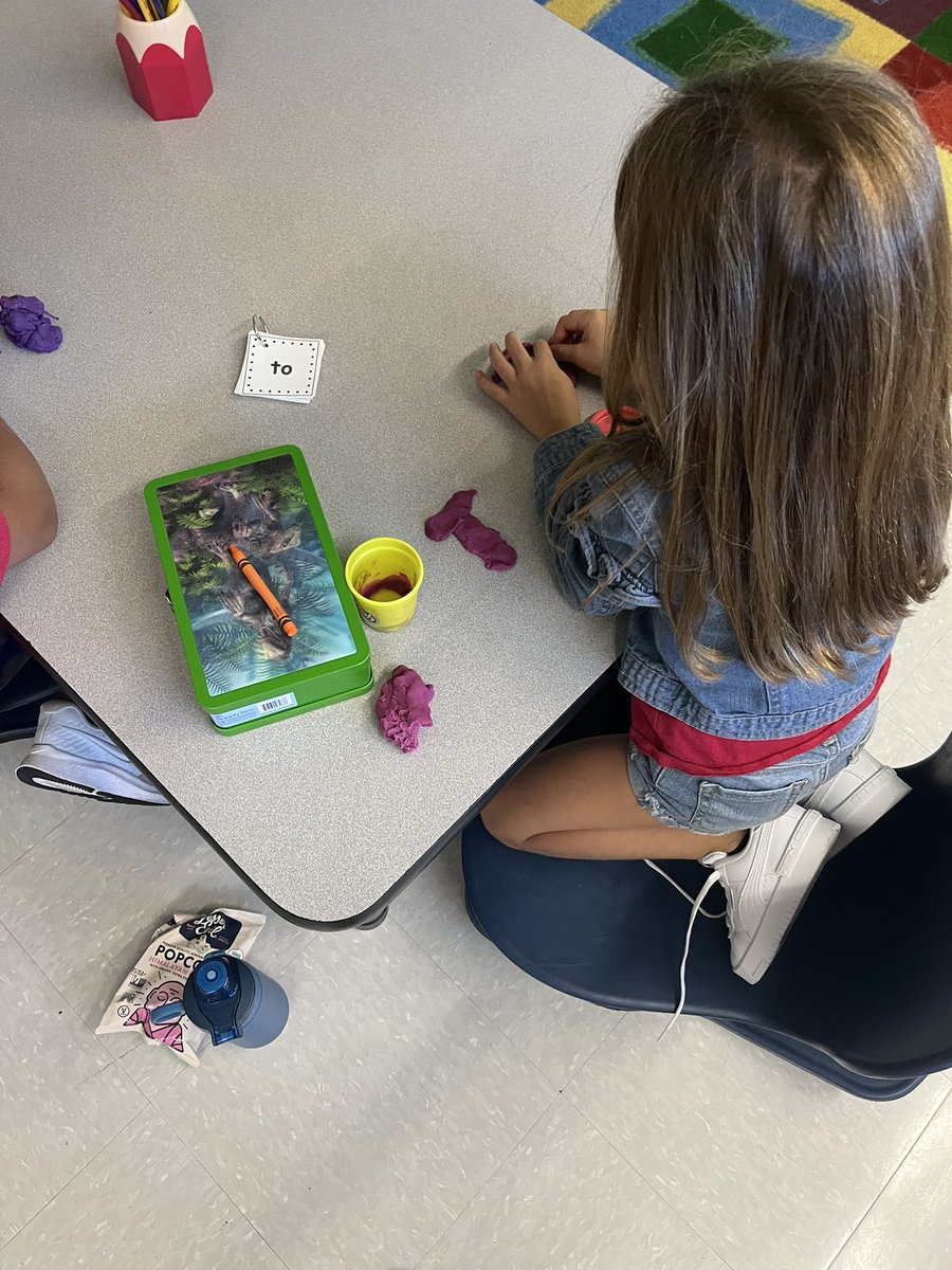 _anmontano's tweet photo. Morning tubs in action! Sight word practice Monday-Thursday; Friday is free-play! The firsties have been loving the soft start each morning 🩵  #AtTheRox https://t.co/jVBz3Oqeyq