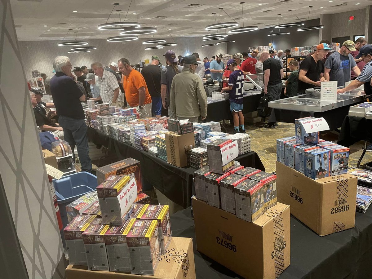cardshowsMA's tweet photo. Thanks for the great turnout at our Labor Day card show with our autograph guests Dwight "Doc" Gooden, Darnell McDonald &amp; Neat Broten.  Our next card show is Saturday, September 16 in Mansfield  https://t.co/bgQLXVV9IG https://t.co/7V5YWqXk38