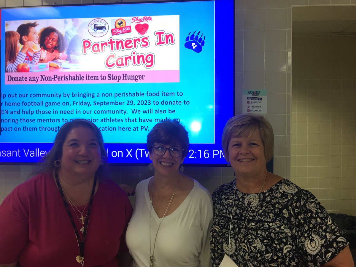 Exceptional PVTeam! Deena Pastrana, Gail Finamore, Lorrie Anderson at the grand information technology board in PV HS! Love the information.TY Craig Morris for getting information loaded up for our students and staff. #fblapv ⁦@PVBEARSHS⁩ ⁦@pvsdsuper⁩ GOBEARS