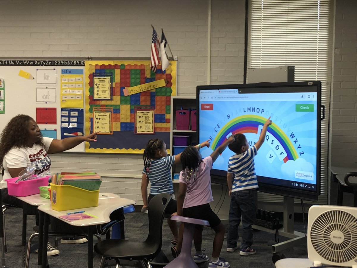 CFISD_Hancock's tweet photo. These students were enjoying their interactive alphabet arch with Mrs. Baxter. #PrimaryIntervention #ReadingIntervention π @FelderTamera @CarrieAnneEd #Interventionist
We love our interventionists!
πππππππππππππ https://t.co/GJeAyvGmkJ