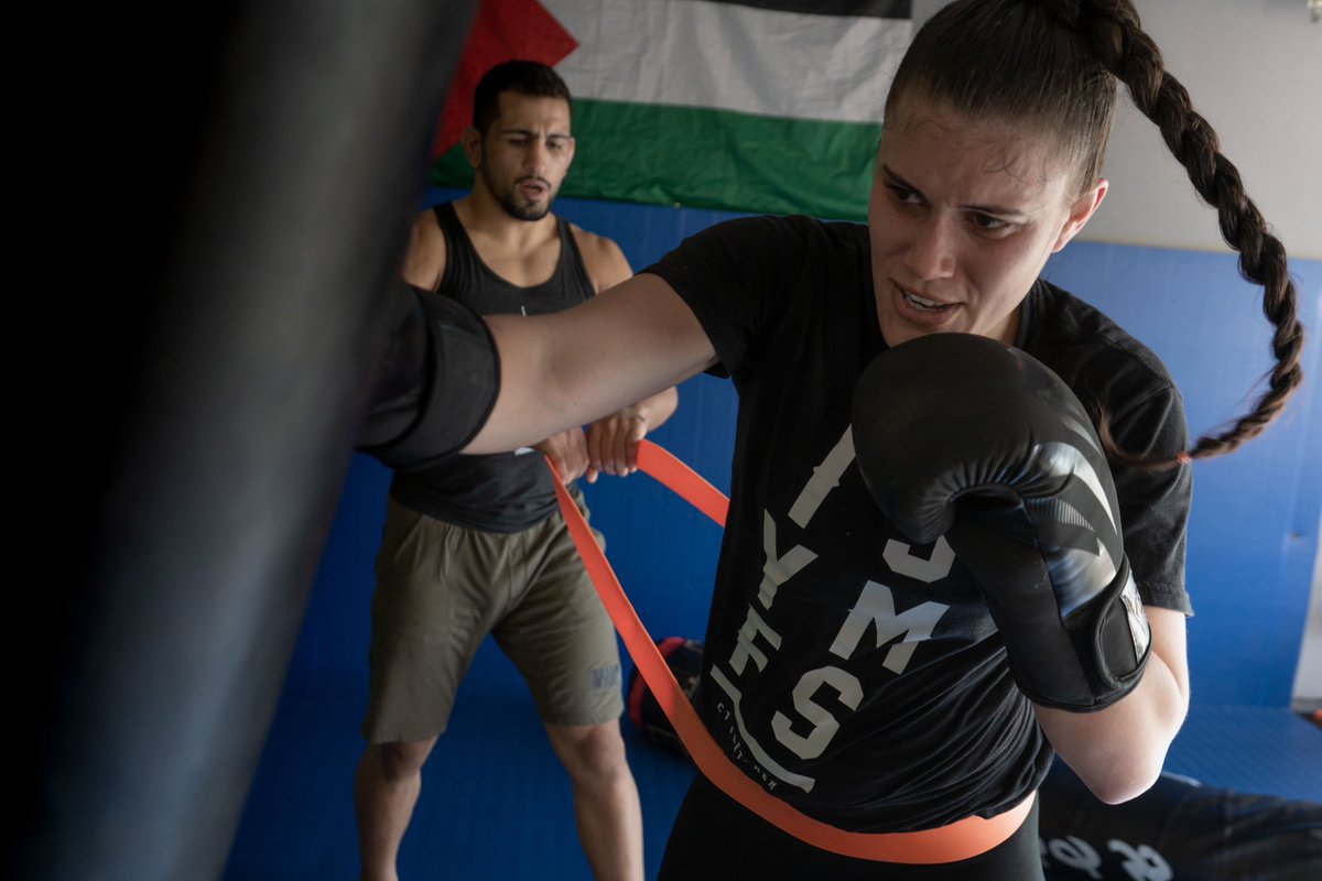 eldie_zzy's tweet photo. 🥊Last photos of this series! MMA is about focus, discipline and mental regulation. Fighting is an ingrained human instinct. In MMA we learn to refine this instinct and most importantly how to regulate emotions. 
MMA photo series 2:3 
📸: @kayla_oudthone https://t.co/pErpD8ryGh