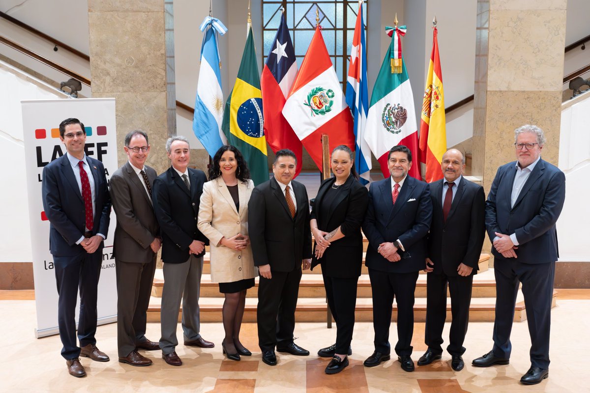 PerezBravoA's tweet photo. Así fue la exitosa inauguración del Festival de Cine de América Latina y España en Nueva Zelandia. Estuvimos presentes los embajadores de Argentina, Brasil, Cuba, Chile, España, México y Perú, acompañados de la alcalde de la ciudad de Wellington Tory Whanau. #LASFF https://t.co/HXQdEMDJp4