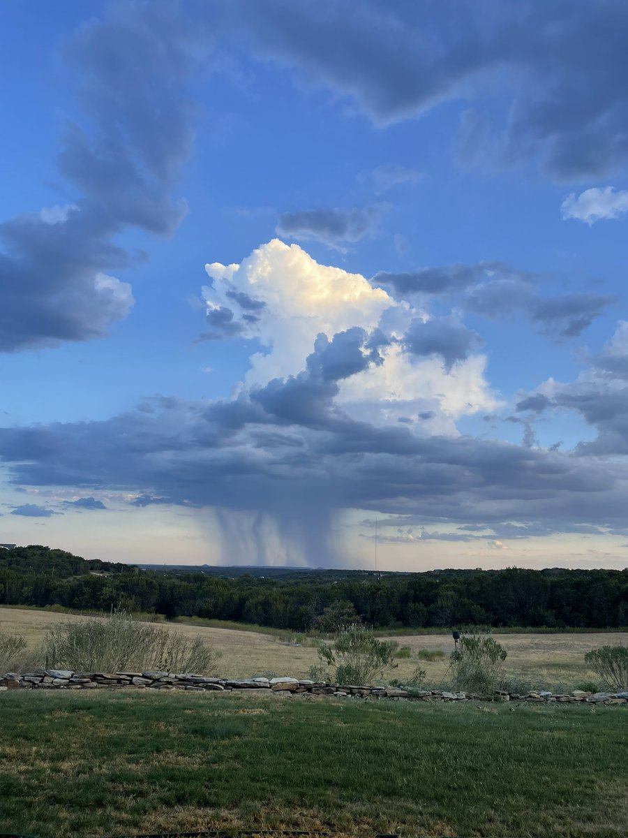 katelaceykiley's tweet photo. @wfaaweather Cool view of storm over Chalk Mountain #Rain 🌧️⛈️ https://t.co/Jj5gRd20vo