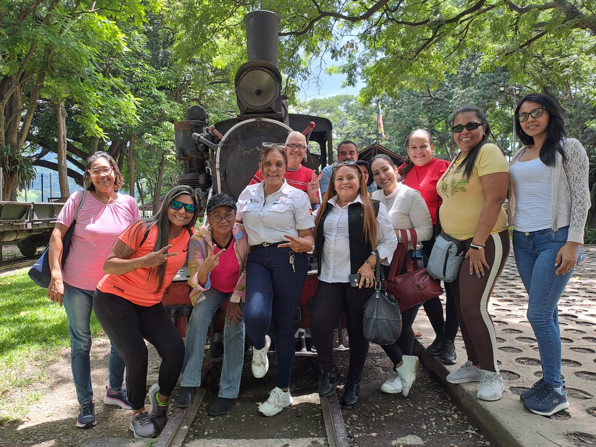 nnotivenezuela's tweet image. Nuestros Trabajadores/as del @CDCEAragua disfrutaron de un día de actividades de recreación en la @HdaSantaTeresa para la convivencia y el sano esparcimiento. 
¡Juntos Todo Es Posible! 
#TodoElPoderParaElPueblo
@NicolasMaduro 
@_LaAvanzadora 
@MPPEDUCACION 
@Soykarinacarpio