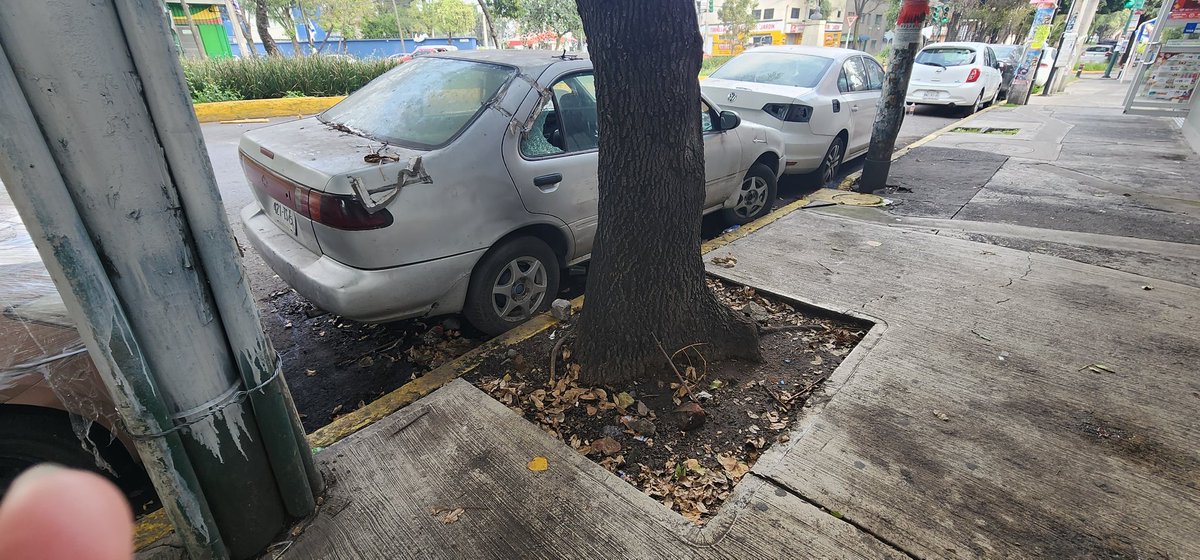 tulipwer's tweet photo. @MargaretSaldana he solicitado apoyo antes y nada, por la Fiscalia Anti Secuestro se dejan vehículos sobre Av Jardin y calles aledañas mismos que son foco de vandalismo, acumulación de basura y saturacion de las calles, retirar a la brevedad. https://t.co/EcHg3vmvgu