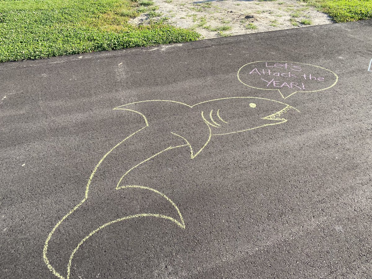 CRWPS's tweet photo. Some encouraging messages from our staff to our students ๐๐ฆ๐ We love our sharks, welcome back! #HDSBFirstDay https://t.co/4RQzEIPxjw