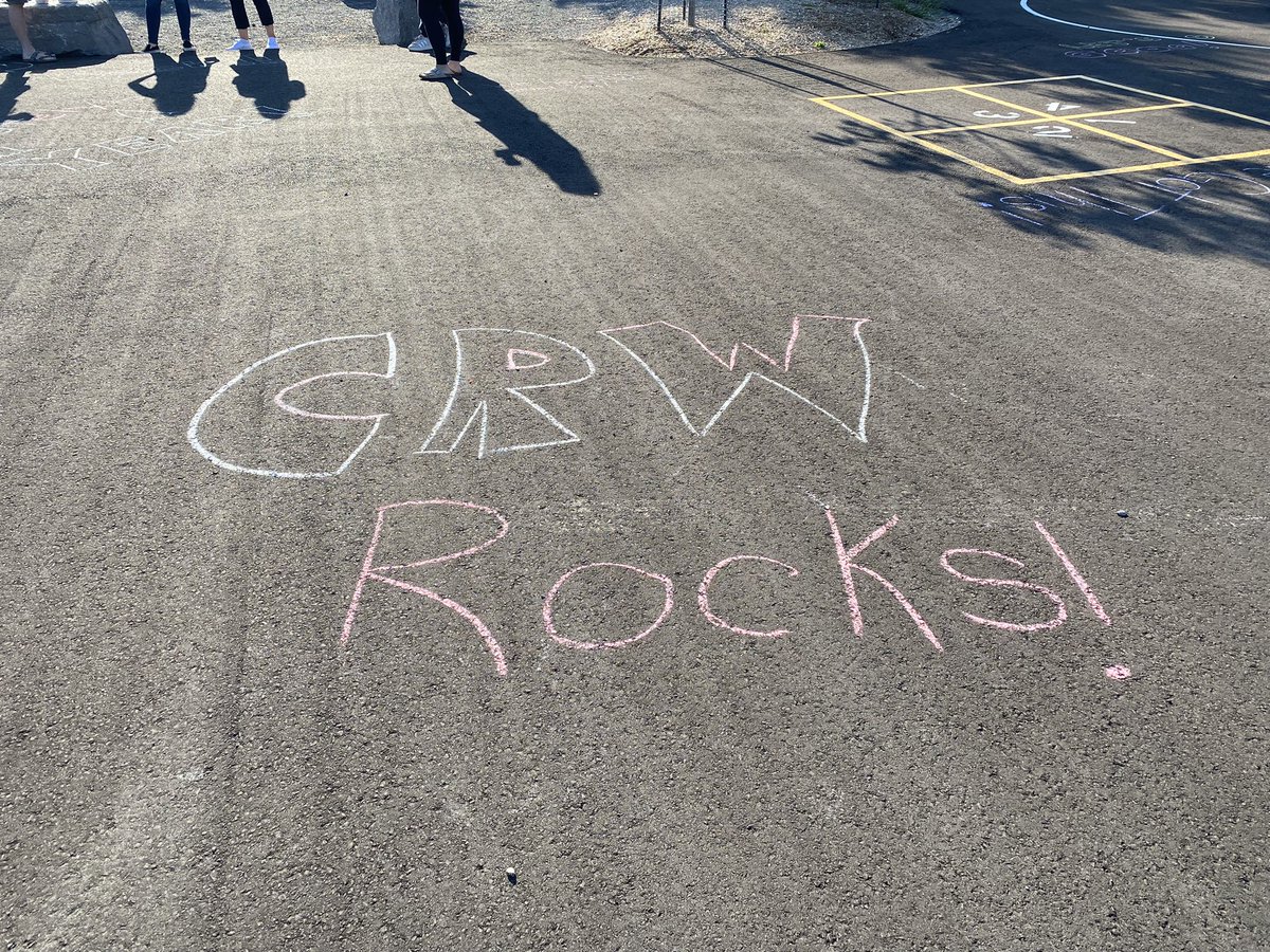 CRWPS's tweet photo. Some encouraging messages from our staff to our students ๐๐ฆ๐ We love our sharks, welcome back! #HDSBFirstDay https://t.co/4RQzEIPxjw