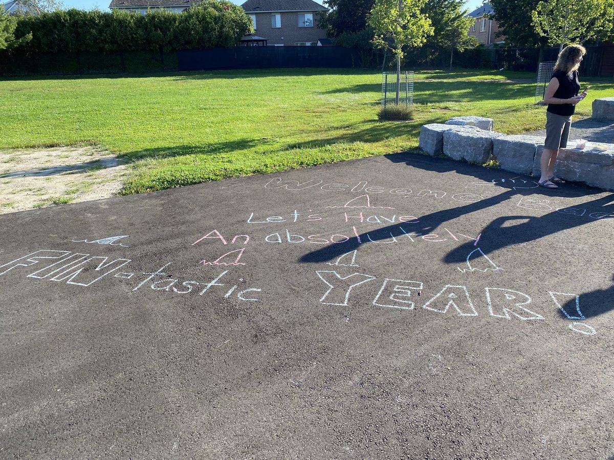CRWPS's tweet photo. Some encouraging messages from our staff to our students ๐๐ฆ๐ We love our sharks, welcome back! #HDSBFirstDay https://t.co/4RQzEIPxjw