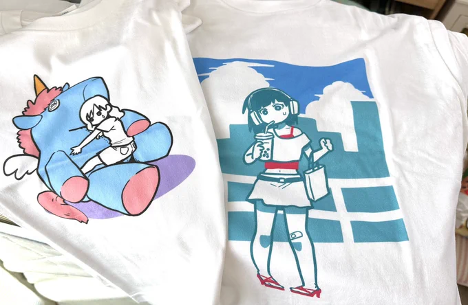 こないだPixivファクトリーで作ってみたTシャツ届いた(^w^)もう夏も終わりというのに夏っぽい絵だけど…。 