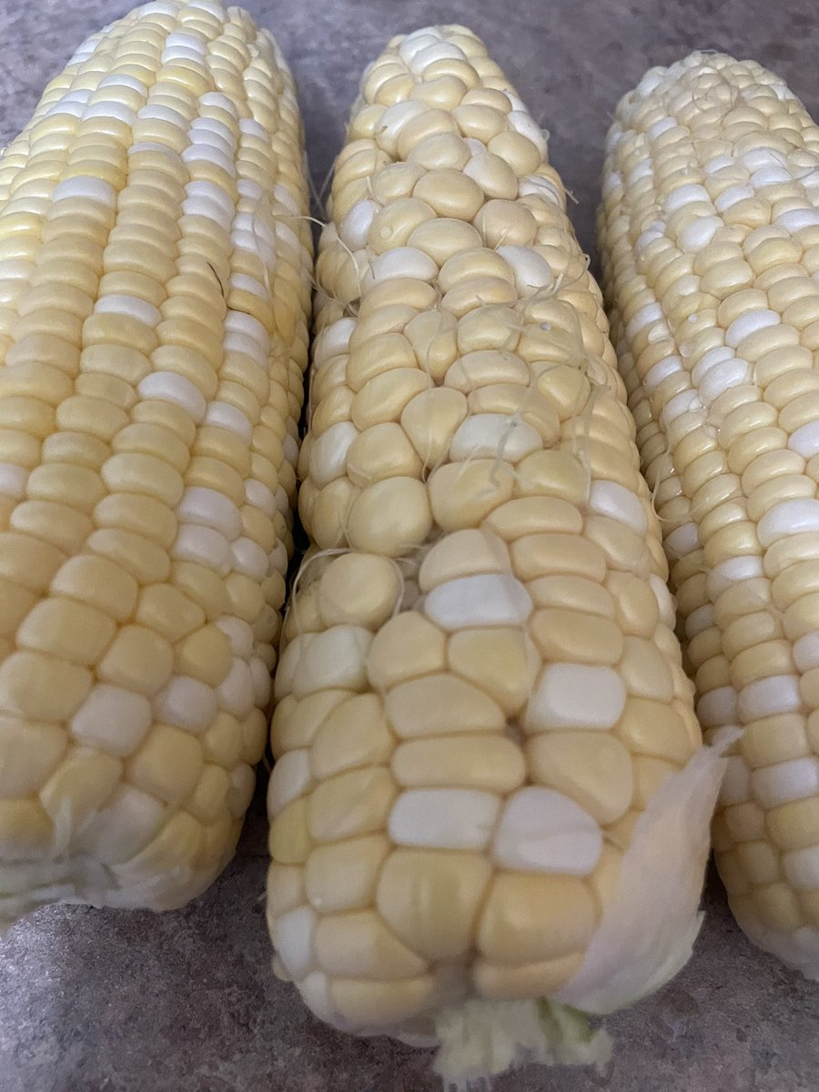 ParsKristine's tweet photo. Uh oh, which one of these doesn’t look like the others? @herrlesmarket_ looks like a rogue corn got mixed in. Still tastes great! https://t.co/Nvnj5HE3Rr