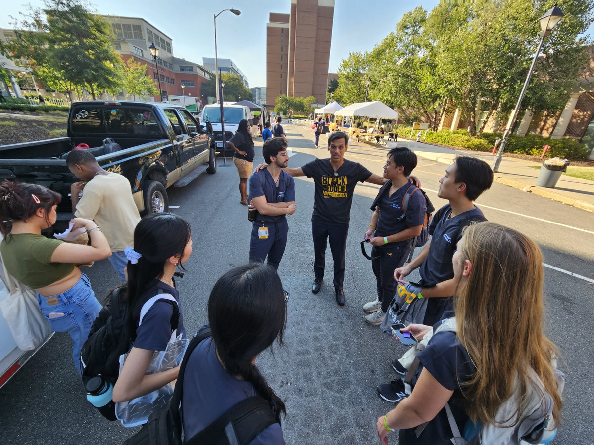 VCUpresident's tweet photo. Thank you to everyone who helped bring the black & gold spirit to @VCU Health Sciences! It's awesome to meet so many medical students and see the Ram pride on both campuses. Here's to repping #VCUBGW throughout the entire academic year. https://t.co/SfhO1CWIzx