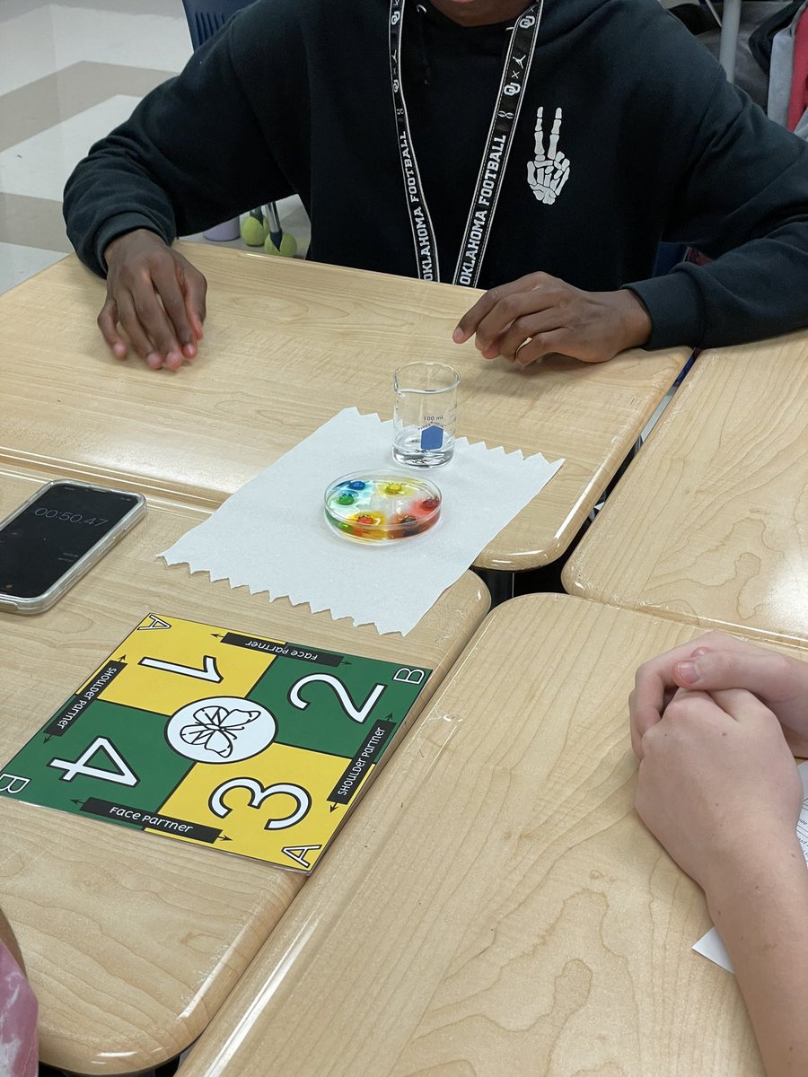 DHowsmon's tweet image. Advanced Bio Ss exploring diffusion. #explorebeforeexplain #ALLstudentsAREscienrists @HumbleISD_AHS @Humble_2ndSci @HumbleISD_ADV @DrSashaBlake @mslagleAHS @ElissaGriffin3