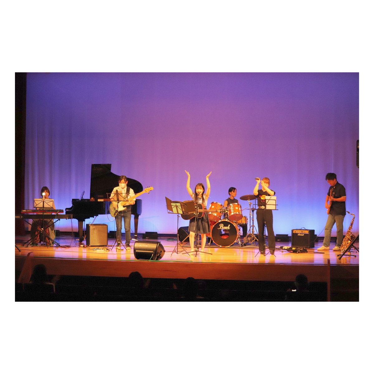 yuzu_citrus_2's tweet photo. MSD音楽祭2023〜in Summer〜

井上つばさちゃんとバンド演奏🎹🎸🥁🎶

「熱くなれ」を演奏しました😊✨️

#msd音楽祭 #井上つばさ #musicschooldream #野中柚希 https://t.co/A0S4bIhKL2