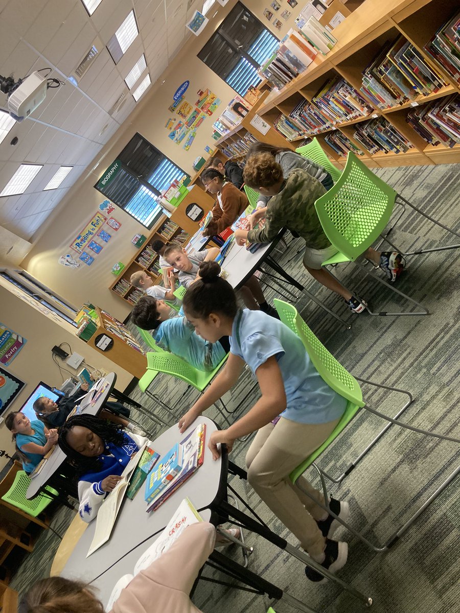 Some happy students during &amp; after their Media Center orientations! 📚<a href="/PLEgators/">Palmetto Elementary</a> <a href="/court8024/">CourtnAy</a>