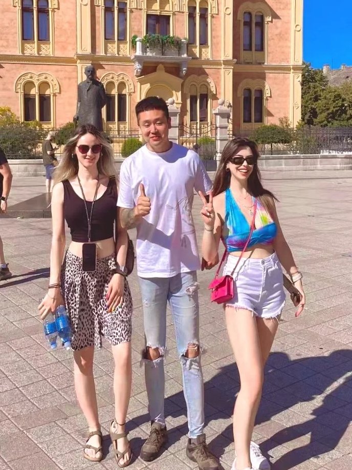 Nancyy2296's tweet photo. European beauties are very enthusiastic #DisneyPlus #LaSirenita #SomaApex #NaseemShah ＃D https://t.co/IWpgPGUpCd