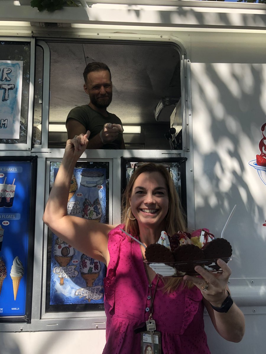 claudiascotti10's tweet image. Thank you @HESPTO for the welcome back sweet treat!  We so appreciate it! When in doubt, you have to go with the banana boat!    #mrsoftee @HopewellES