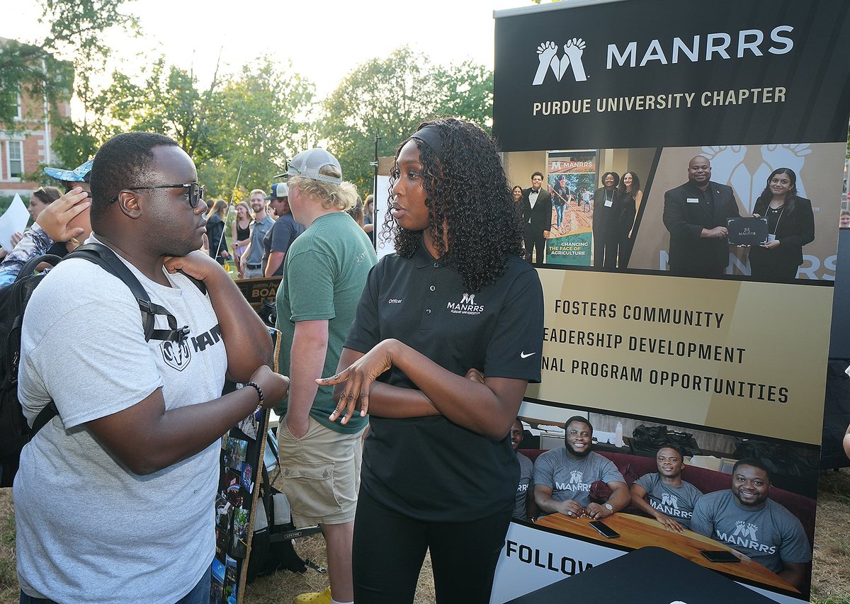 Labor Day weekend may have been the unofficial end-of-summer bash, but it's never too late for ice cream. #PurdueAg Council's ice cream social invites students from all departments to build community while enjoying a sweet treat. 🍨