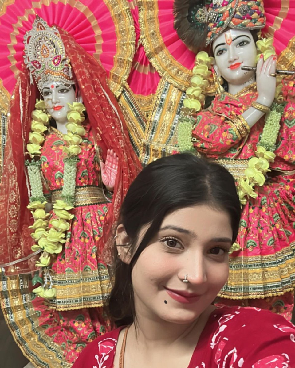 आप सभी को कृष्ण जन्मआष्ट्मी की हार्दिक शुभ कामनाये 🙏🙏
जय श्री कृष्णा 🙏🙏
🙏सुप्रभात 🙏