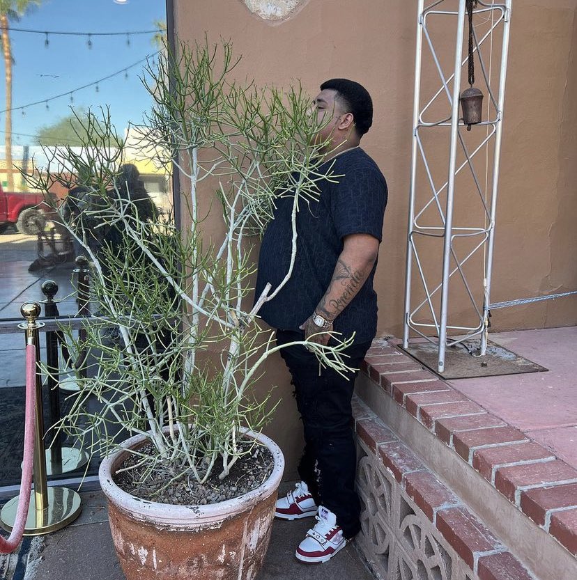 gio__palace's tweet image. “My homie over there think you cute”