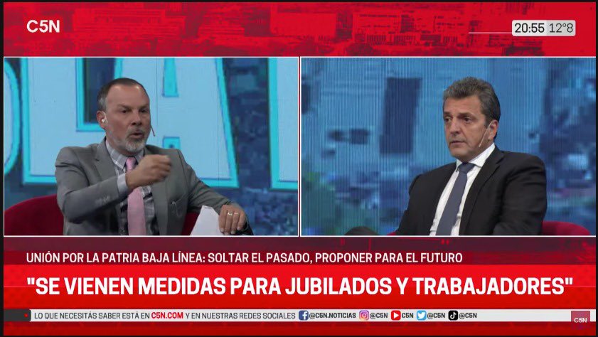 ceciliamoreauok's tweet photo. "Lo peor que nos puede pasar es que, por estar enojados o por sentir frustración, terminemos provocando la pérdida de la universidad pública, la pérdida de la indemnización por despido para el trabajador, la pérdida del programa de medicamentos para el jubilado, la pérdida del subsidio al colectivo o al tren, la pérdida del subsidio a la tarifa de luz o gas para quienes lo necesitan”.

Clarísimo @SergioMassa en #M1.