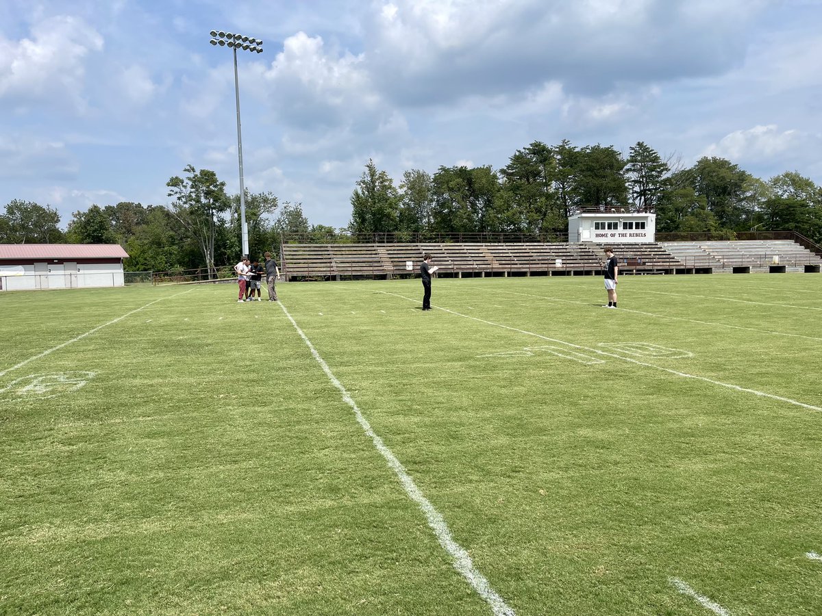 ATurnerScience's tweet photo. Speed Training with Honors Physics! During this lab students calculated instantaneous and average velocity and acceleration. Students also developed a multi tiered plan to improve fellow athletes’ speed. https://t.co/8jU6oPgdbd