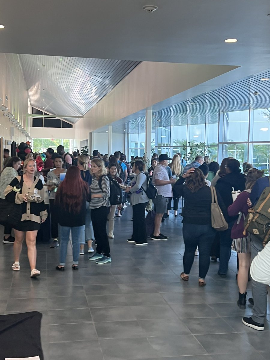 brown914's tweet photo. Day 1 @VenturaCOE with @VCOE_ESE and 500 + first year #teachers in person! Wonderful welcome by @Drmorales5600 🗣️ Thank you facilities, mentors, VCSELPA, @CountyVentura and all branches for sharing your resources. Here’s to 2023-24! 👏🏽🎤✏️🚌🎓 https://t.co/oyNqmVxCIe