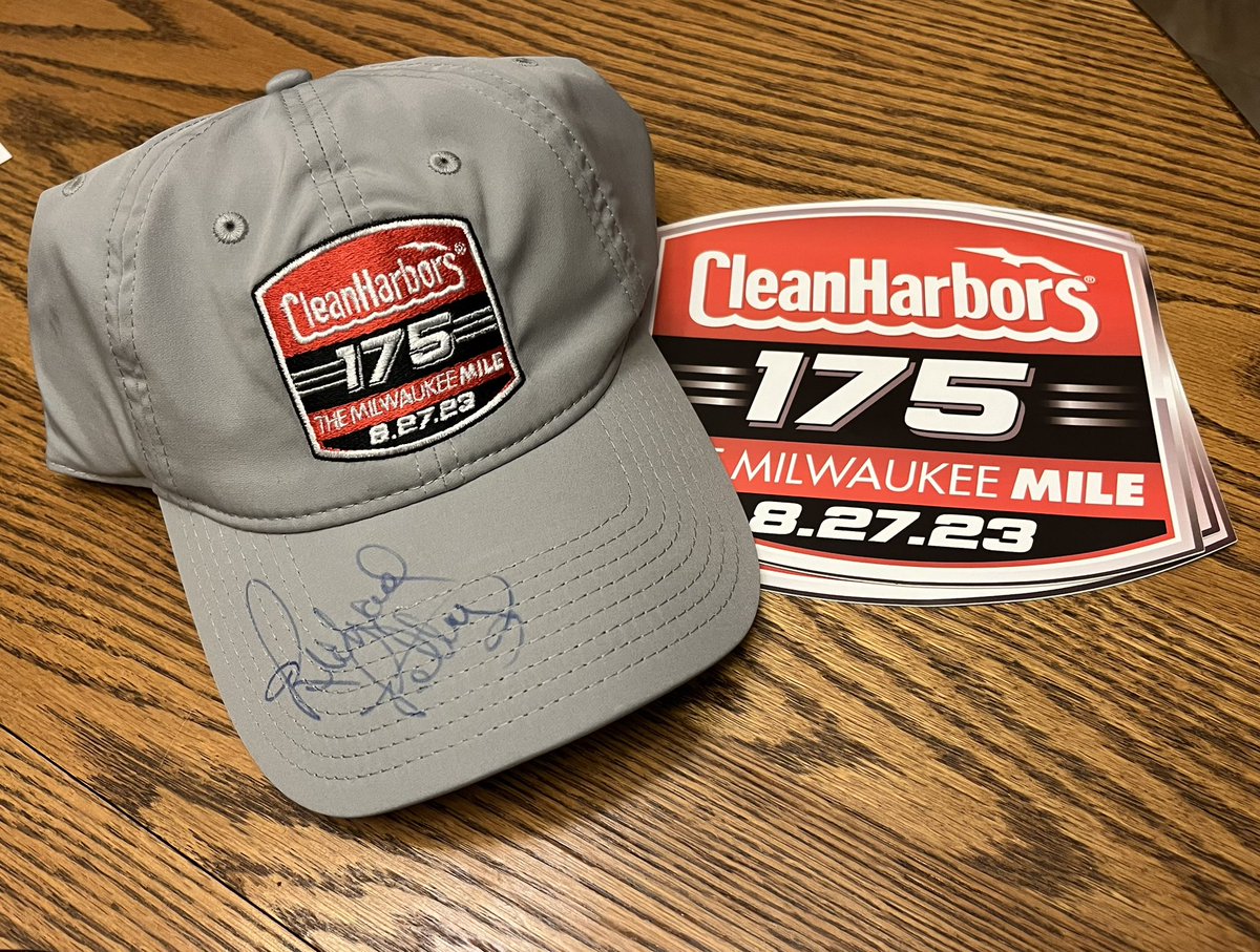 toomuchcountry's tweet image. Thank you @CleanHarbors! 🧢 👑 #CleanHarbors175