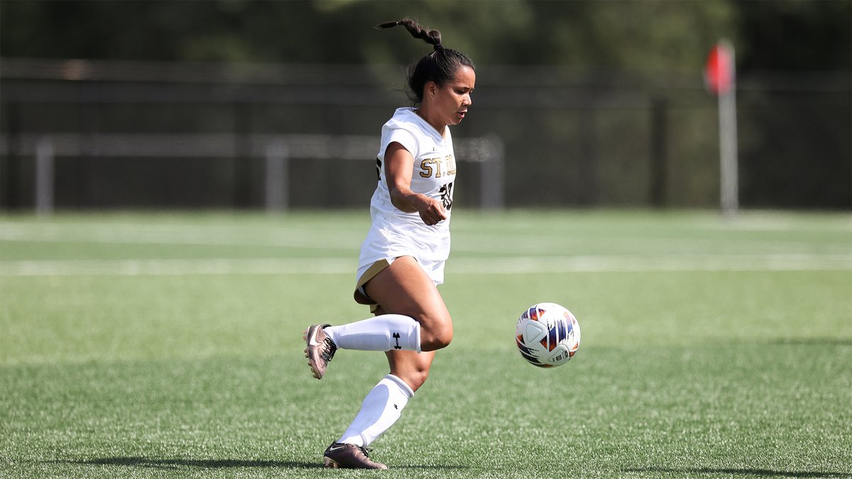 A last-minute PK by Cat Duffy-Shaw gave <a href="/StOlafWSoccer/">St. Olaf Women’s Soccer</a> a 1-0 win at No. 23 Wartburg tonight for its first victory over a nationally-ranked foe since 2018!

RECAP: athletics.stolaf.edu/news/2023/9/6/…

#UmYahYah | #OlePride | #d3soc