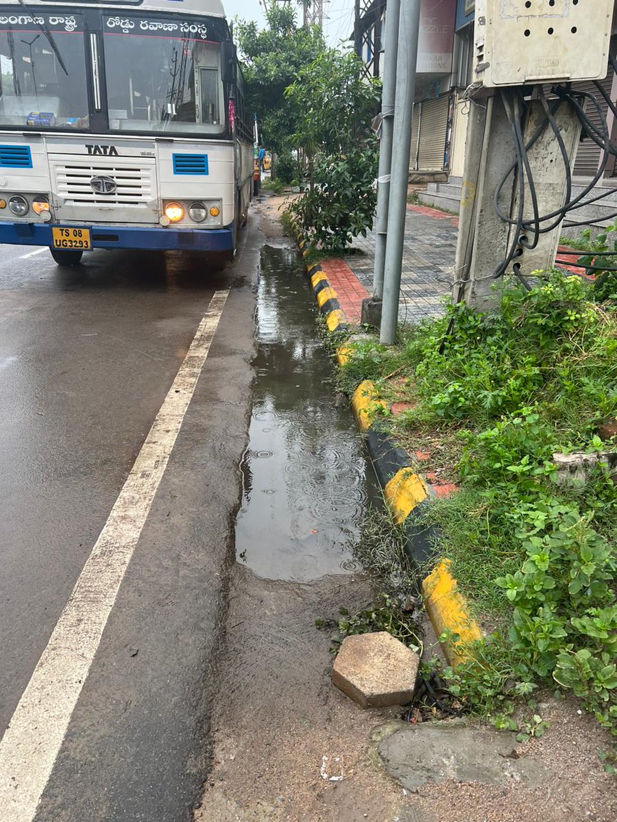 UdayaPavan's tweet photo. @GHMCOnline Opposite Indian Bank Nacharam,  and Reliance Smart Nacharam,  this regular scenario. https://t.co/gLc3Y1PEPa