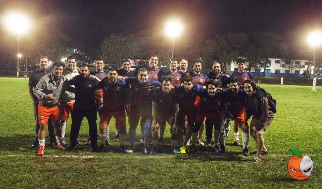 exa2003's tweet image. 💪 Ganó 2003.

Primera fecha del Torneo Clausura de @elmejorexa del país.

 Marcador de 3-2 🆚 @FC2007Oficial

⚽ @rgmendoza85
⚽ @BritosJuank 
⚽ #ElAcróbata (llegó a su gol 190)🔥

🤩 Tras 20 años de espera, @rorruiz
debutó en #LaNaranja 

-20 años de 2003- 
🧡
@exacasjoficial