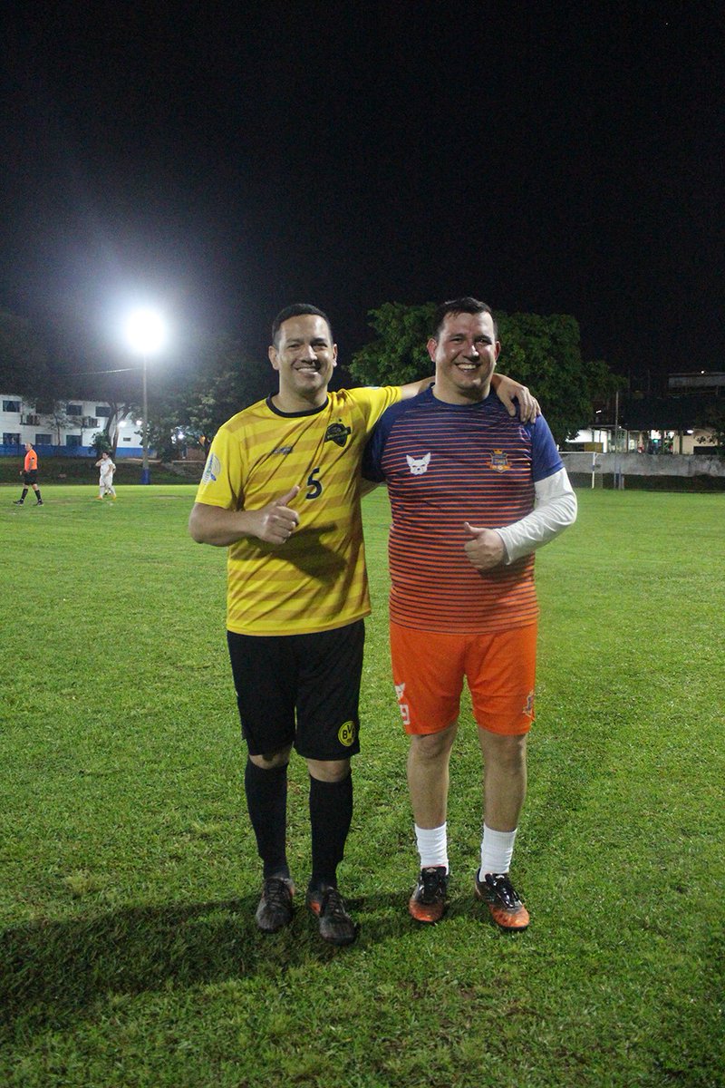 exa2003's tweet image. 💪 Ganó 2003.

Primera fecha del Torneo Clausura de @elmejorexa del país.

 Marcador de 3-2 🆚 @FC2007Oficial

⚽ @rgmendoza85
⚽ @BritosJuank 
⚽ #ElAcróbata (llegó a su gol 190)🔥

🤩 Tras 20 años de espera, @rorruiz
debutó en #LaNaranja 

-20 años de 2003- 
🧡
@exacasjoficial