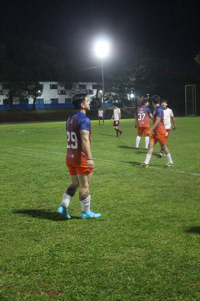 exa2003's tweet image. 💪 Ganó 2003.

Primera fecha del Torneo Clausura de @elmejorexa del país.

 Marcador de 3-2 🆚 @FC2007Oficial

⚽ @rgmendoza85
⚽ @BritosJuank 
⚽ #ElAcróbata (llegó a su gol 190)🔥

🤩 Tras 20 años de espera, @rorruiz
debutó en #LaNaranja 

-20 años de 2003- 
🧡
@exacasjoficial