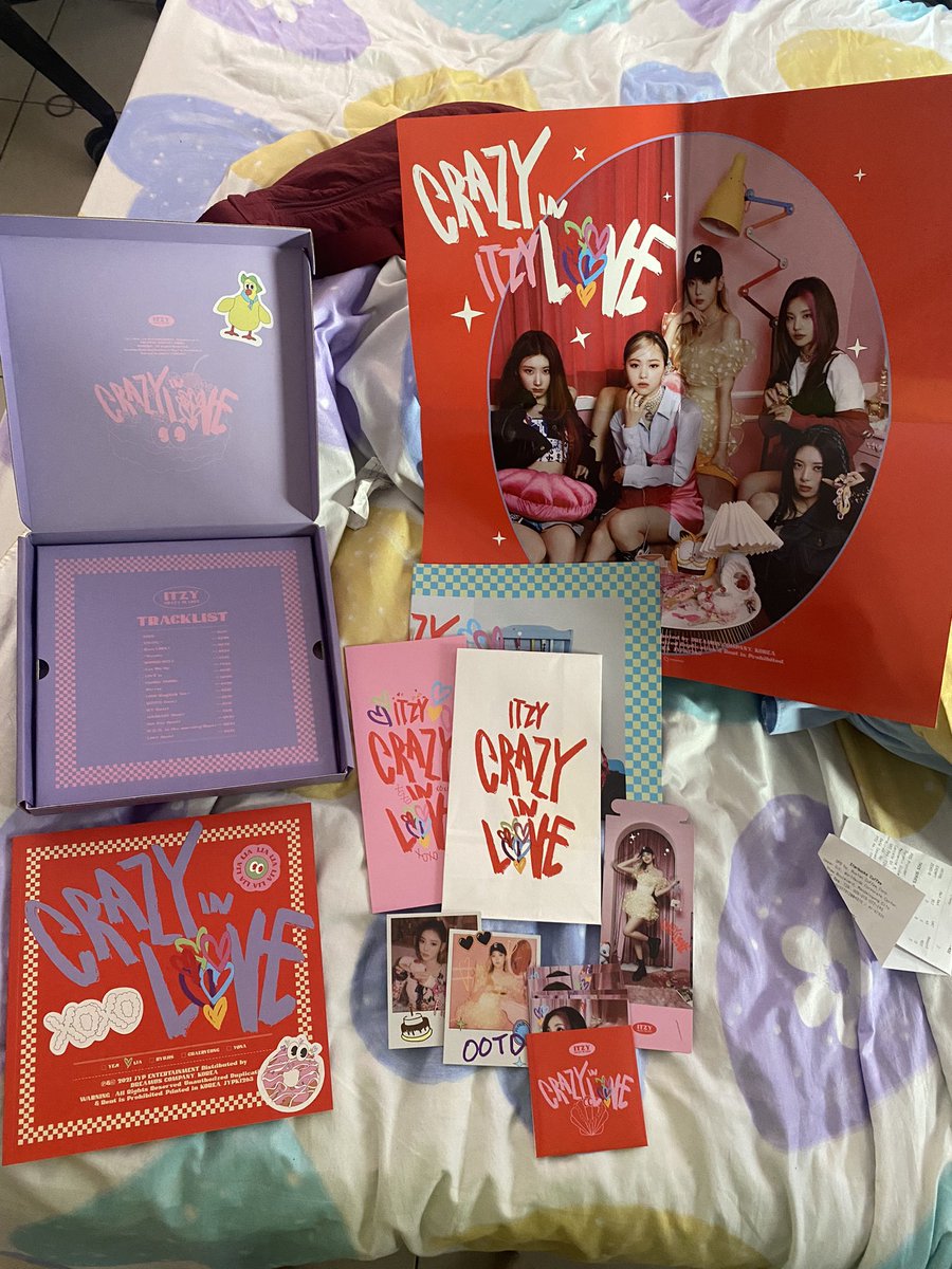 pinguring's tweet photo. WTS LFB ITZY PH

Crazy In Love Lia version

Almost complete inclusions (stickers were applied onto the album pages)
- Lia pcs (+1 extra Lia pc)
- Lia polas
- Lia standee
- 2 folded posters (diff versions)
- pb, cd, outbox, lyrics accordion
- POB cards

Php 750 nego

Dm for deets! https://t.co/0omyTR6bkt