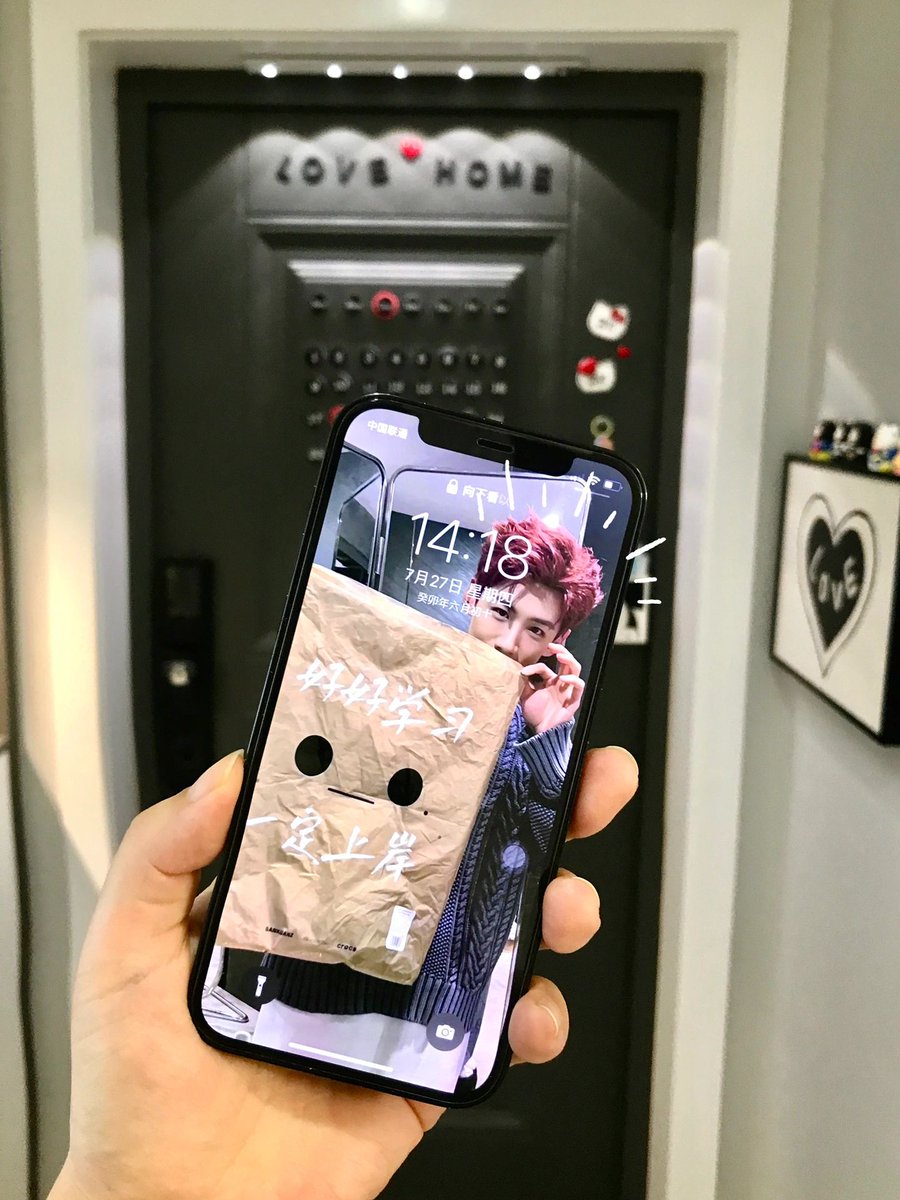 historylu's tweet photo. With this screen protector, my Apple iPhone 12 can fight on for two more years. https://t.co/hXedeQILfT