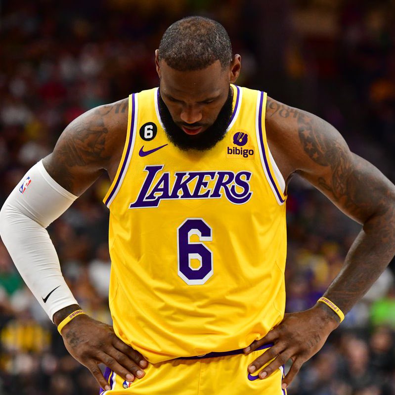 LeBronFactory's tweet photo. DYK: LeBron is going into his 6th season with the Los Angeles Lakers.

That’s longer than his stint in MIAMI
That’s longer than his 2nd stint in CLE
and he’s another off-season away from tying his 1st stint in CLE (7 yrs)

Whether you like it or not LeBron bleeds purple and gold. 👑