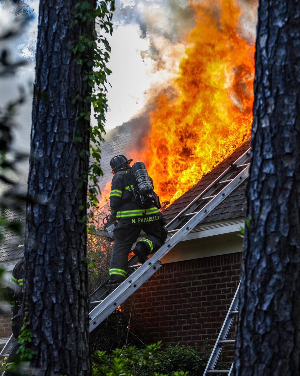 ColaFire's tweet photo. Nice work by @ColaFire 3rd Shift crews this afternoon as they dealt with a large house fire in King’s Grant.

Units responded to Tombee Lane and found heavy smoke coming from the property upon arrival. Fire was also breaking through parts of the roof. https://t.co/ArIyVbAumD