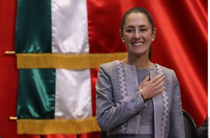 Veci_cuajimalpa's tweet photo. Ganó la única que perteneció al gabinete de AMLO en el 2000 cuando este fue jefe de Gobierno. Claudia Sheinbaum es una líder valiente y decidida. Sigamos apoyándola en su camino hacia un México más justo y equitativo. 
 #ClaudiaPresidenta https://t.co/WgQ5ZOUkzu