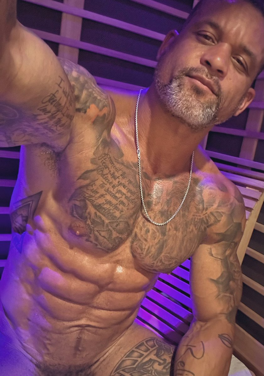 ShaunT's tweet photo. Day 2 of Sauna therapy and it’s amazing having 45 min of alone time. What did you do for yourself today? https://t.co/JXa3a8esuV