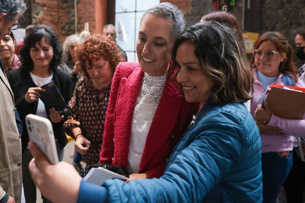 ArmyLilLil's tweet photo. Claudia es una líder que inspira la UNIDAD en nuestro partido. 🤝💫 #ClaudiaPresidenta https://t.co/6jEuVdlkNB